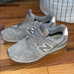 New balance tennis shoes
